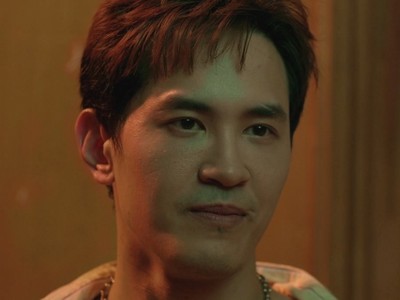 Aob is portrayed by Thai actor Aun Warit Lertjaruvong (อั๋น วริศ เลิศจารุวงศ์).