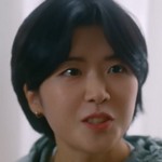 Yeon Woo is portrayed by Korean actress Lee Ga Eul (이가을).