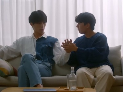 Suhyeon becomes close with Eunho, his sister's friend.