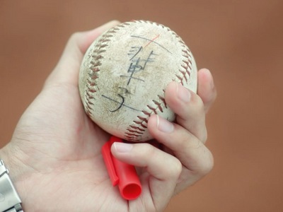 Li Gong changes the baseball text from one lifetime to ten lifetimes.