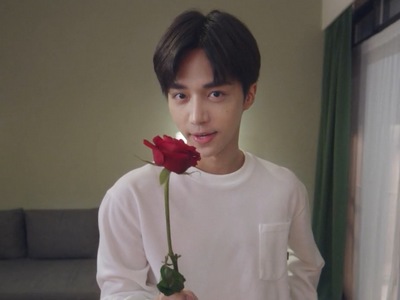 Li Gong offers a rose.