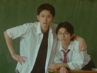 Takeuchi and Iwasaki are at the front of class.