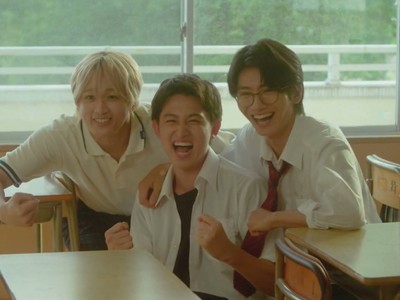 Takeuchi and Iwasaki are in the classroom.