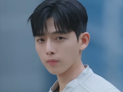 Hyeonseo is portrayed by Korean actor Yoo Jin Seok (유진석).