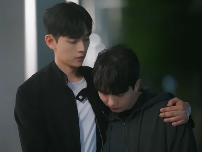Jaeon and Hyunseo go to the same university.