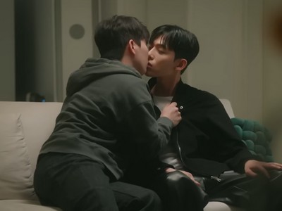 Jaeon has a crush on Hyunseo.