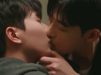 Jaeon and Hyunseo have their proper first kiss.