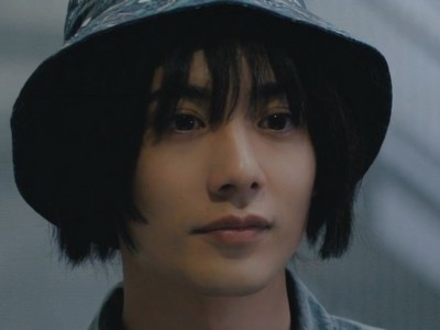 Enaga is portrayed by Korean actor Yasunari Fujibayashi (藤林泰也).