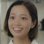 Shino's actress is portrayed by Japanese actress Louis Kurihara (栗原類).