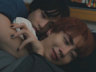 Chiaki and Enaga are cuddling.