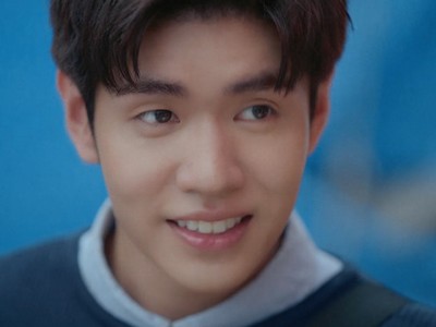 Akin is portrayed by Thai actor Golf Kunavut Jirattikorn (กอล์ฟ คุณาวุธ จิรัฐติกร).