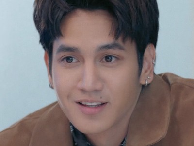 Pond is portrayed by Thai actor Bee Apisit Sangming (บี อภิสิทธิ์ แสงมิ่ง).