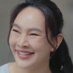 Than's mother is portrayed by Thai actress Took Chanokwanun Rakcheep (ตุ๊ก ชนกวนันท์ รักชีพ).