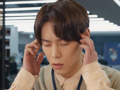 Jae Yoon tries to concentrate in the office.