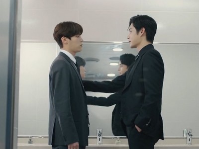 Jae Yoon and Ho Joon discover they are colleagues.