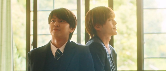 School Trip: Joined a Group I'm Not Close to is a Japanese BL series about a shy teenager and his new friends. The lead is a high school student who suddenly befriends the most popular guys in his class.