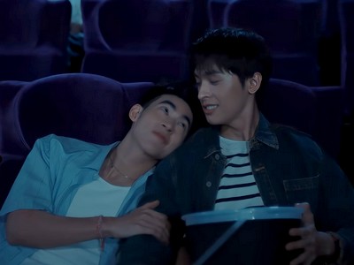 Moun gets cozy with Sun in the cinema.