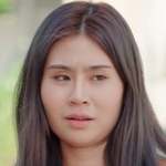 Daisy is played by the actress Pimpim Nara Chitrat (นารา จิตรัตน์).