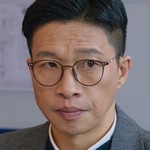 The manager is portrayed by Korean actor Jung Kyung Ho (정경호).