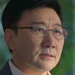 Su Hyeon's dad is portrayed by Korean actor Choi Jung Woo (최정우).