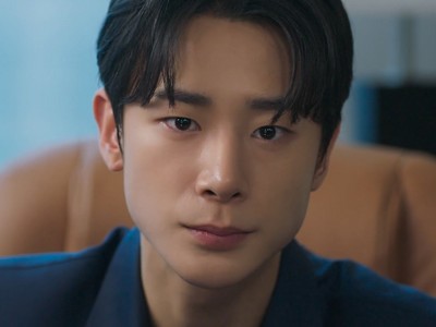 Suhyeon is portrayed by a Korean actor Cha Jung Woo (차정우).