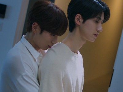Daon hugs Jaemin.