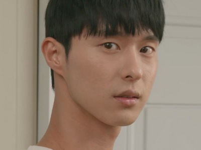 Tae Ho is portrayed by the Korean actor Kim Jae Heung (김재흥).