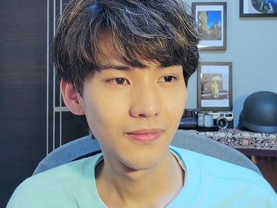 Bo Chun is portrayed by the Taiwanese actor Lance Chiu (邱治澔).