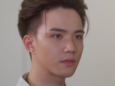 Xin Jia is portrayed by Taiwanese actor Edwin Lin (林詠傑).