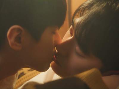 Sang Woo and Jae Young share their first kiss.