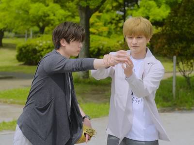 Kaneda shows Yanase how to play baseball.