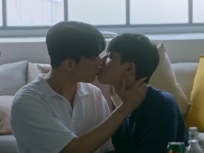 Daeyoung and Dojin share a kiss.