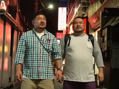 Shota and Ryotaro walk home together.