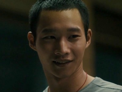 Pua is portrayed by Taiwanese actor Guan Zhi Huang (黃冠智).