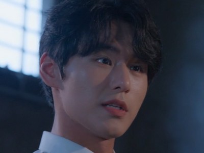 Hyukjae is portrayed by Korean actor Kim Seong Hyuk (김성혁).