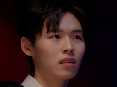 Min Ho is portrayed by Korean actor Jung Hyun Woong (정현웅).