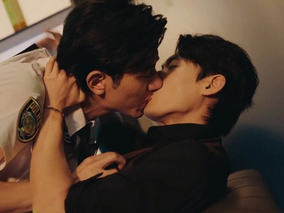 Sung Ho and Sehyun kiss in Sin and Love.