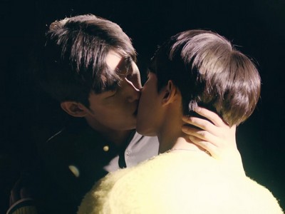 Baram and Hantae kiss in the Sing My Crush ending.