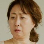 Hantae's mom is portrayed by a Korean actress.