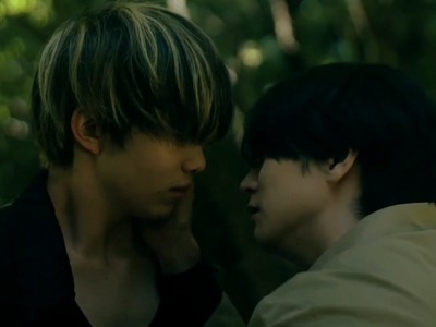 Jin and Kai share an intimate moment.