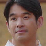 The village chief is portrayed by the Thai actor Lift Supoj Janjareonborn (สุพจน์ จันทร์เจริญ).