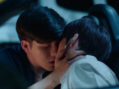 Fah and Prince kiss at the end of Sky in Your Heart Episode 6.