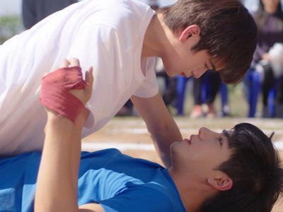 Fah almost falls on top of Prince during the sports day.
