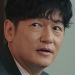 Meguro is portrayed by Japanese actor Arata Iura (井浦新).