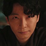 Momeki is portrayed by Japanese actor Gen Hoshino (星野源).