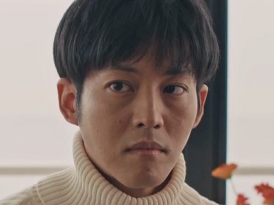 Ushio is portrayed by Japanese actor Tori Matsuzaka (松坂桃李).