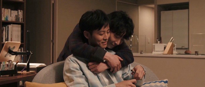 Slow Train is a Japanese BL drama about three siblings with different views on love. The lead prioritizes her career over romance, while her younger sister and brother both have boyfriends.