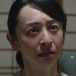 Kirino's mom is portrayed by a Japanese actress Yuri Ogino (荻野友里).