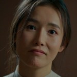 Dong Hee is portrayed by the Korean actress Kang Ji Won (강지원).