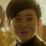 Kang Hyun's mom is portrayed by the Korean actress Yoon Da Gyeong (윤다경).